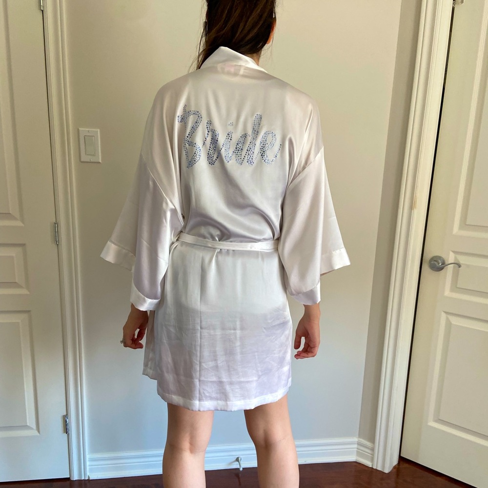 Victoria Secret White Bridal Silk Robe - Picture 1 of 4